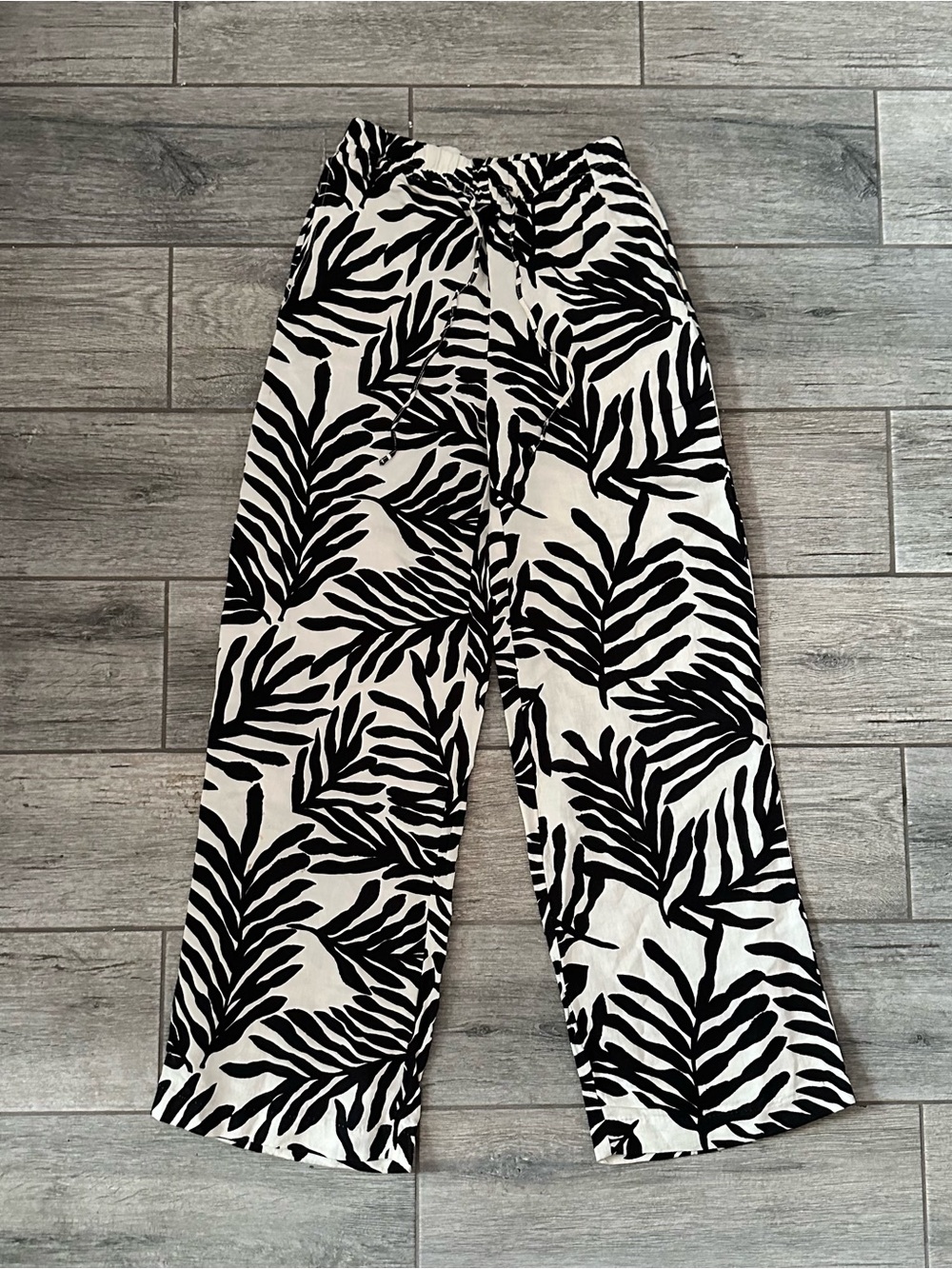 H&M Black & White Tropical Leaf Wide-Leg Pants